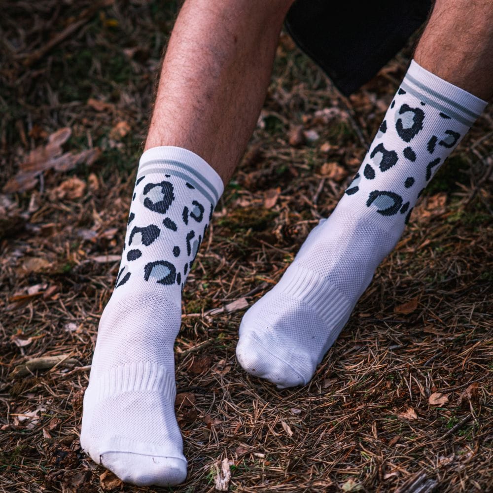 Dryarn Race Liner Leopard Turkos i skogsmiljö